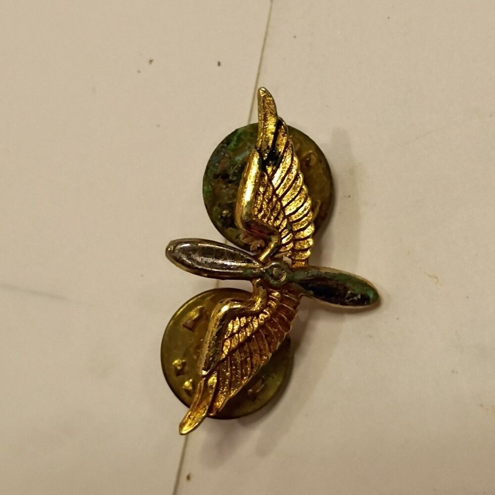WWII US Army Air Forces Pilot Wings Pinback Button Vintage